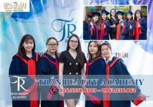 Chương trình đào tạo tại trung tâm được xây dựng theo mô hình chuẩn quốc tế, với sự tư vấn từ chính các giảng viên kỳ cựu